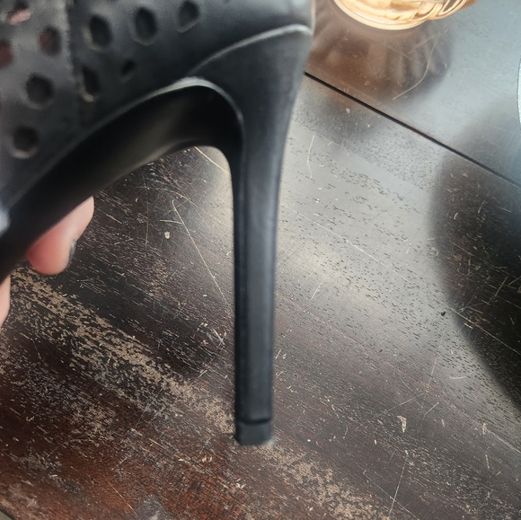 Nine West Heels - Like New - Picture 4 of 14
